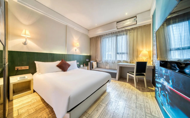 Hansen Books Music Hotel