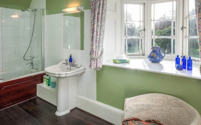 Lisle Combe