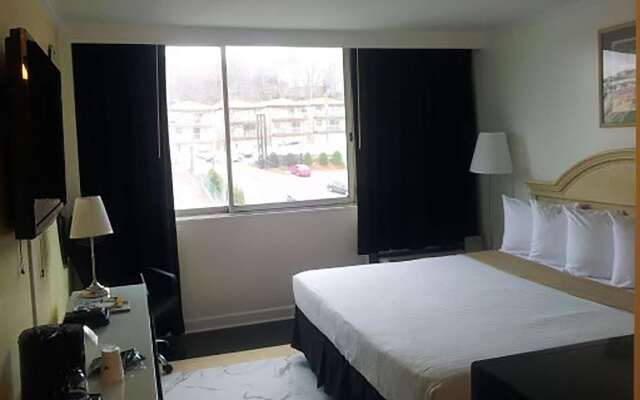 Ramada by Wyndham North Bergen