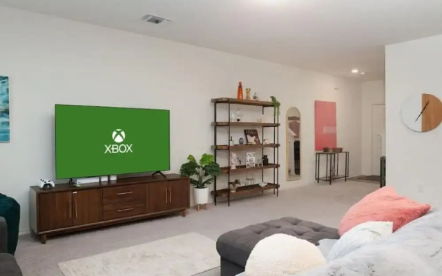 Rare Find Sleeps 13 Family Fun