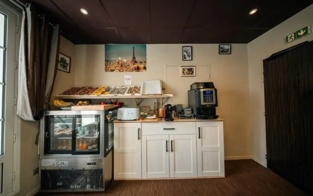 Brit Hotel Privilege Lisieux – La Villa Des Arts