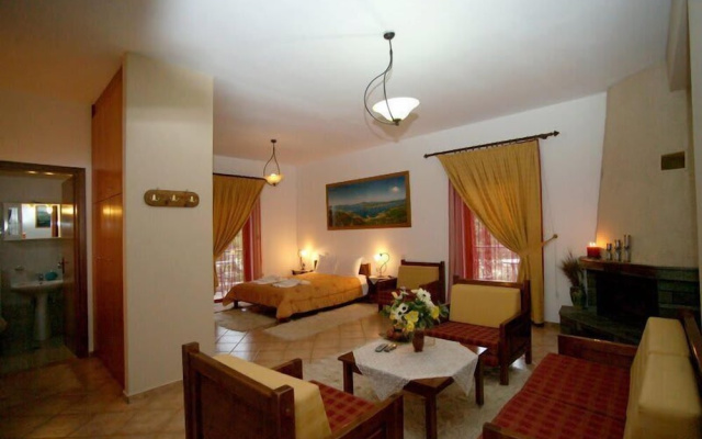 Orama Hotel - Lake Plastira Fireplace Family Suite