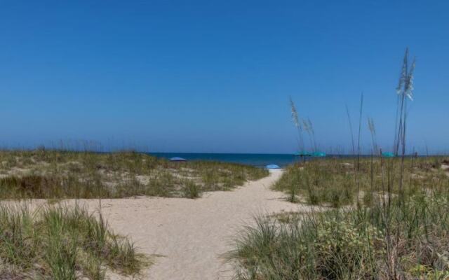 C114-amelia-surf-and-racquet