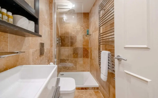 Gorgeous 2BD Flat With Patio - South Kensington!