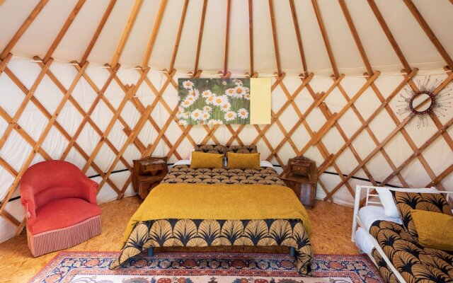 Yourtissimo - La Maison Rouge