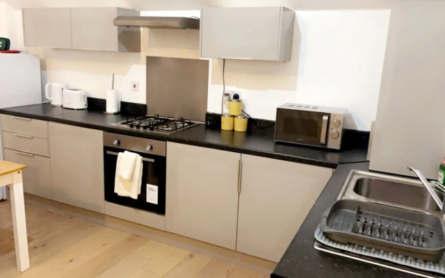 Inviting 2-bed Apartment in Wakefield Charming