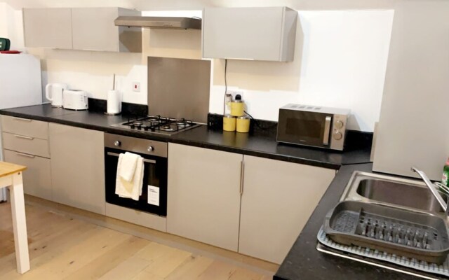 Inviting 2-bed Apartment in Wakefield Charming