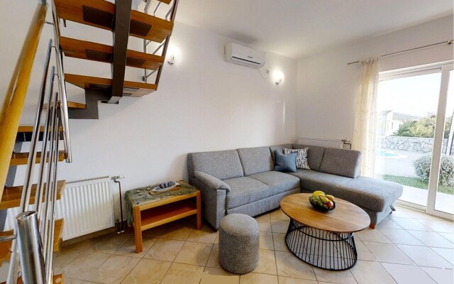Nice Home in Pirovac With Wifi and 4 Bedrooms