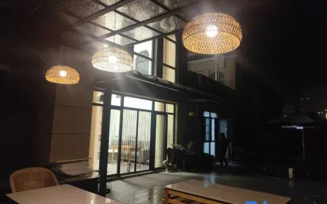 Mangshi Yunbo Shijin Homestay (Mangshi Square)
