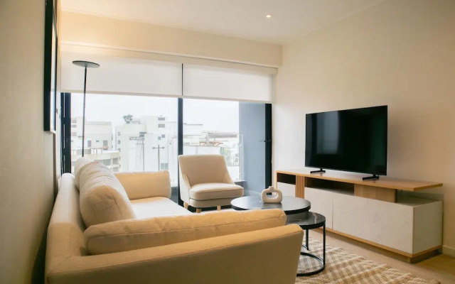w Elegant 2BR Apartment in Miraflores Steps From Larcomar