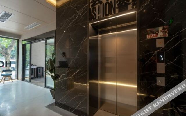 Hangzhou Yunrui@Hotel (Linping Yintai Department Store Pedestrian Street)