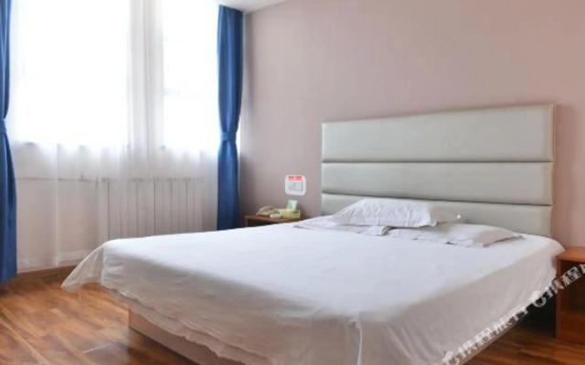 Yilai Hotel (Linyi Long distance Bus Station Small Commodity City Branch)