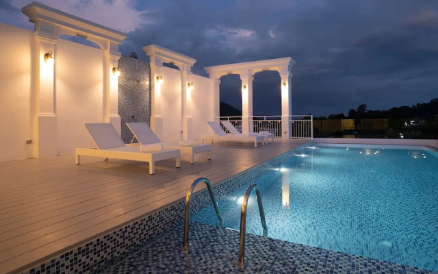 B2 Phuket Premier Hotel
