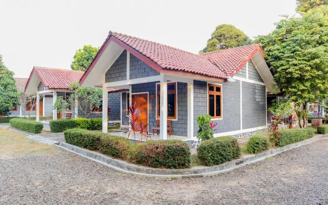 OYO 1395 Carita Asri Villas and Resort