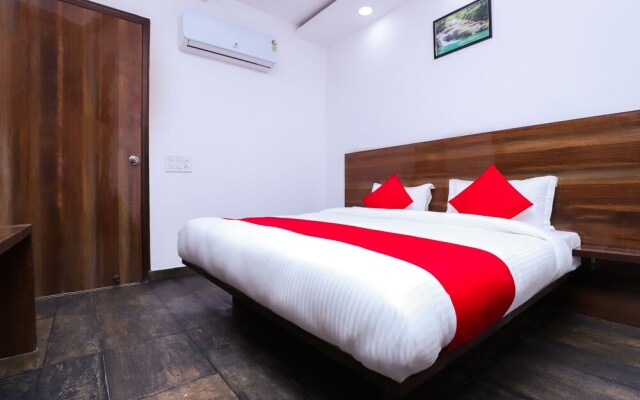 OYO 28606 Kavya Residency