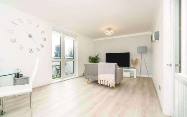 Impeccable 2-bed Apartment Close to City Centre