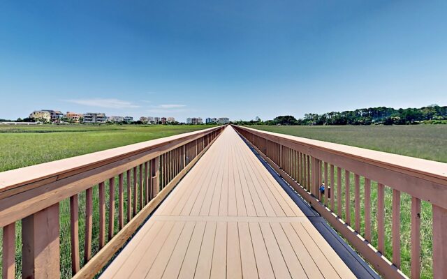 3211hhre 2 Bedroom Condo