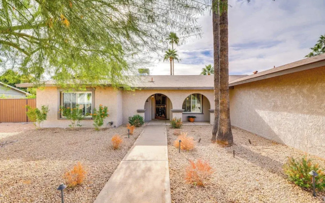 Pool & Putting Green: Central Scottsdale Home!