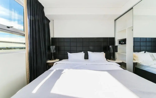 2 Bedroom Modern Apartment in Chatswood