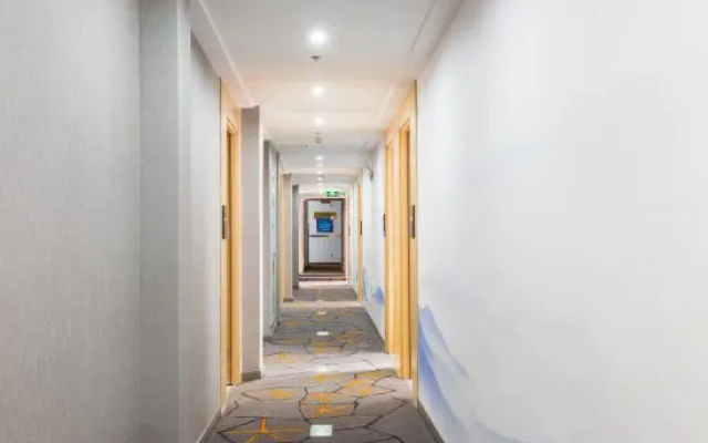 Junyi Hotel (Shaoxing Shangyu Pedestrian Street)