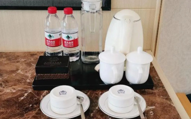 Yiyang Huatian Hotel