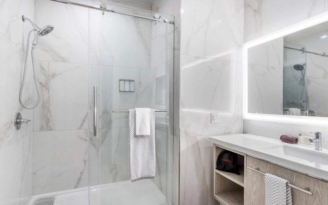 Cambria Hotel Waco Univ Riverfront