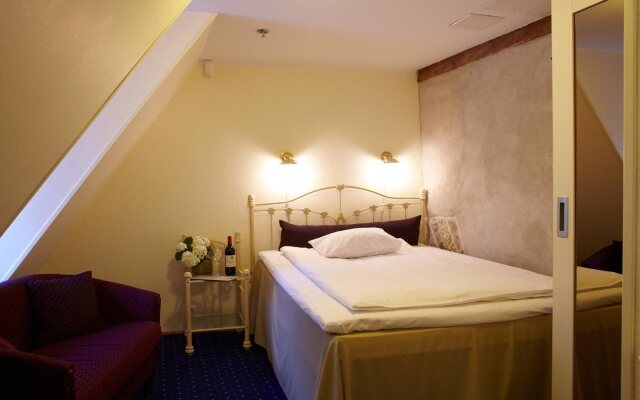 CRU Hotel