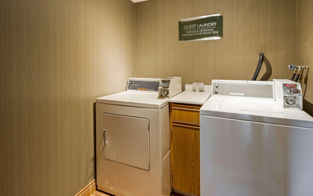 Best Western Plus Emerald Isle Hotel