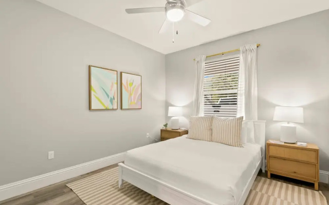 NEW Canopy Cabana Luxury Downtown Apt