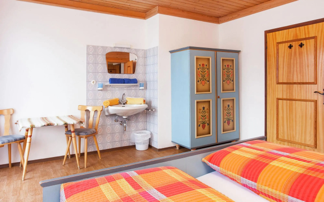 Sunny Hillside Apartment in Mittersill near Public Transport