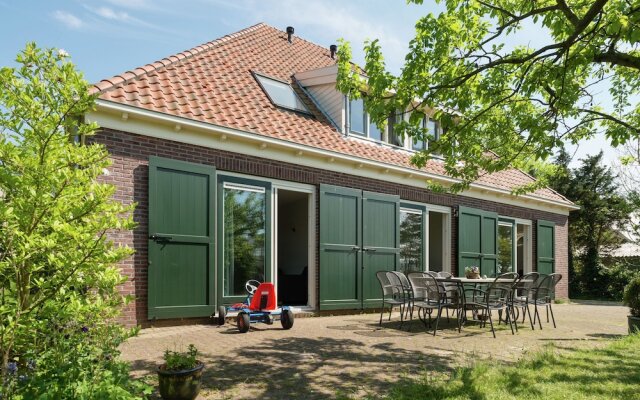 Inviting Holiday Home in Zuidoostbeemster near Center & Forest