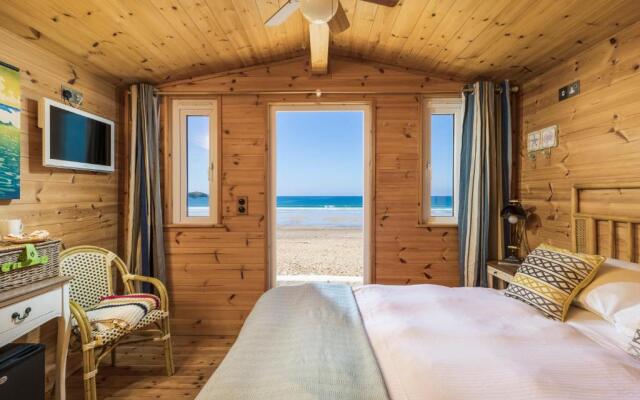 Tolcarne Beach Colonial Restaurant and Rooms