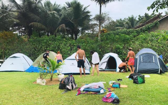 Flora Hostel & Camping Praia do Sono