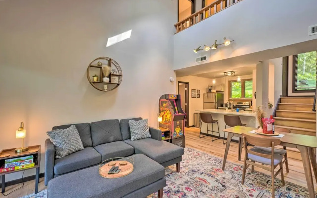 Family-friendly Galena Townhome w/ Community Pools