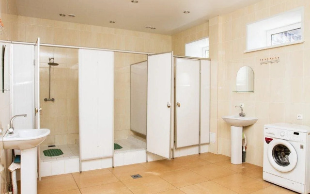 Check Inn Hotel&Hostel