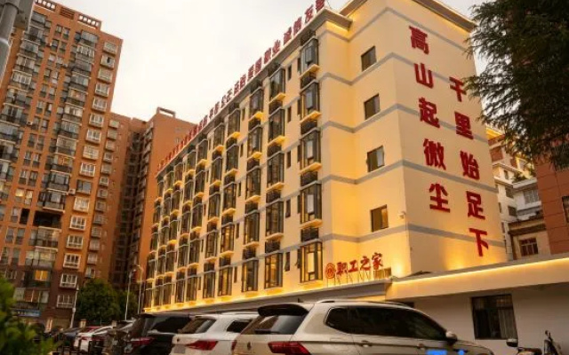 Fengchi Hotel (Zhaotong No.1 High School) — 2-star hotel in Zhaotong