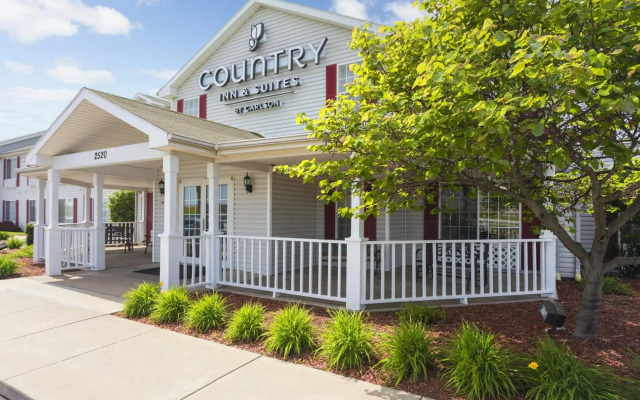 Country Inn & Suites by Radisson, Nevada, MO