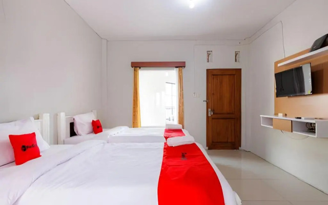 RedDoorz near Taman Rekreasi Selecta