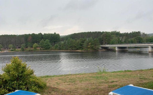 Algonquin Lakeside Inn