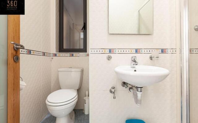Beautiful designed seaside APT in Sliema Hotspot by 360 Estates