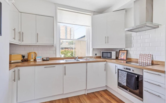 Grand Studio View - Large City Centre Studio Apartment