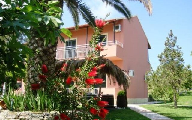Othonas Apartments