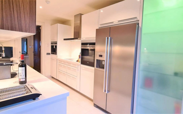 LUXURY APARTMENT FRONTAL BEACH in Doncella Beach