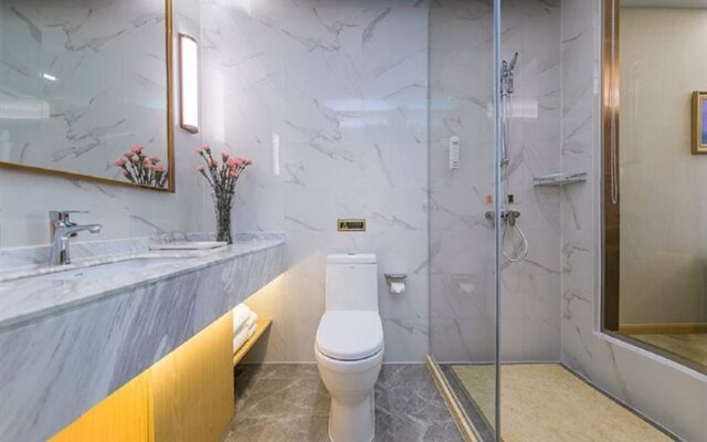 Vienna International Hotel (Huanggang Normal College Ruitian Plaza)