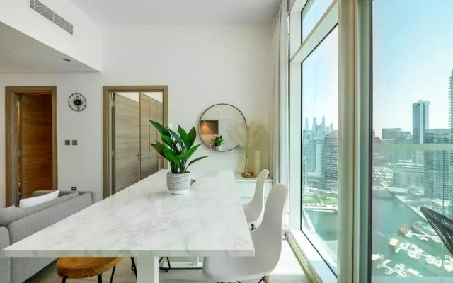 Chic 2BR w Dubai Marina Views