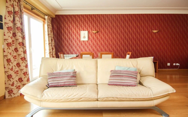3 Bedroom Apartment by the Sea with Balcony