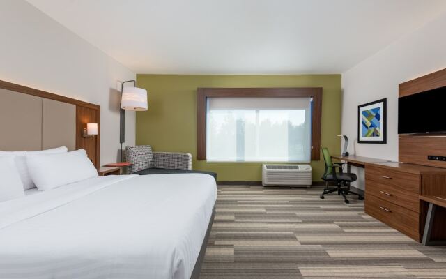 Holiday Inn Express & Suites Queensbury Lake George Area