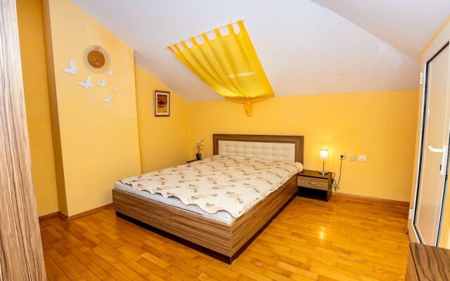 FM Luxury 1-BDR Maisonette with Terrace