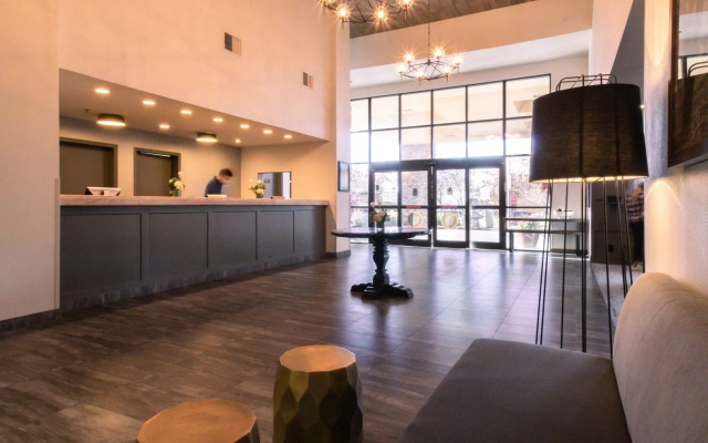 Oxford Suites Chico