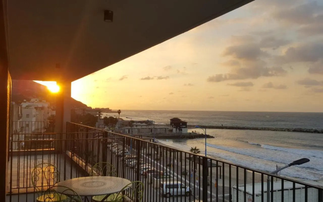 Beautiful Apartment on The First Line of The Sea